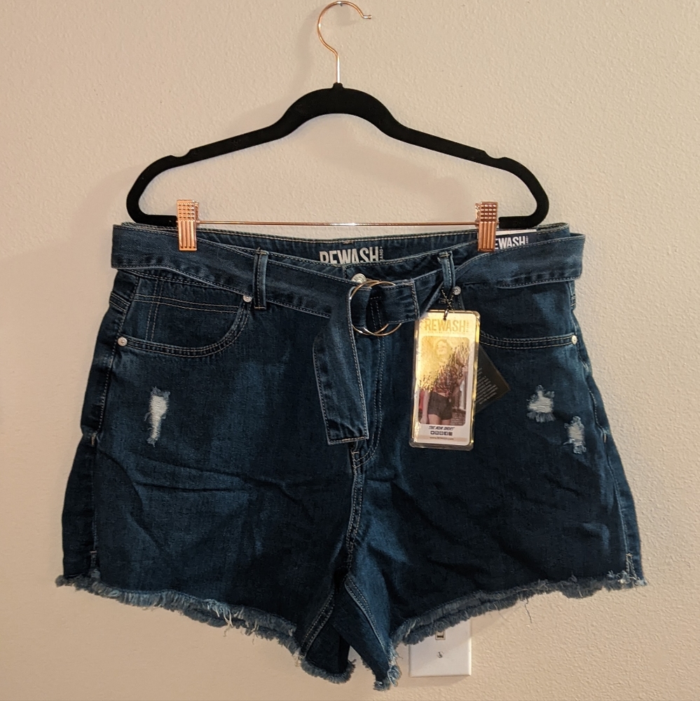 Retro High Waisted Mom Short with Belt